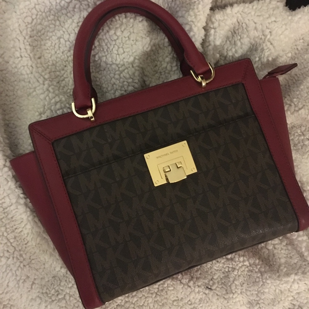 Michael Kors handbag. Please look at pictures.